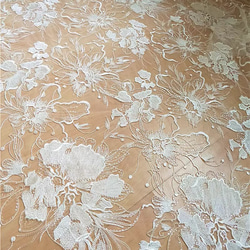 チュールレース刺繍エンブロイダリー スパンコール付き 蓮花 森系の刺繍レース生地布90cm単位 幅約130cm 3枚目の画像