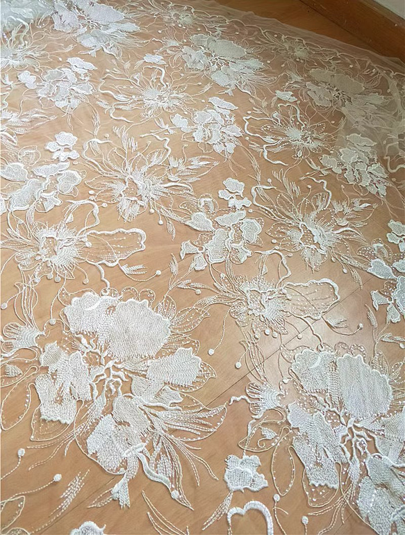 チュールレース刺繍エンブロイダリー スパンコール付き 蓮花 森系の刺繍レース生地布90cm単位 幅約130cm 3枚目の画像