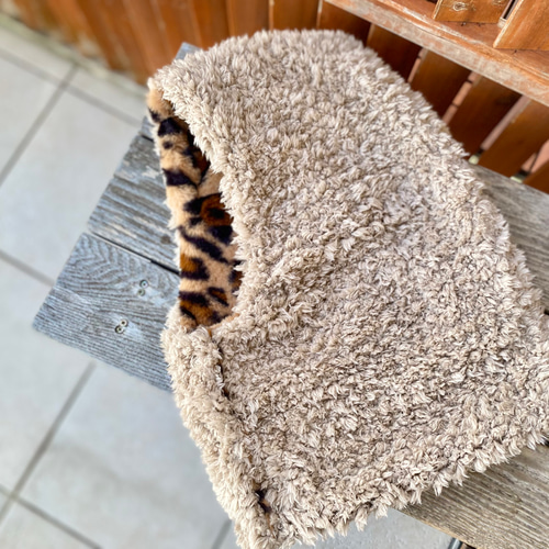 キッズ】リバーシブルで使えるプードルファーのフードネックウォーマー