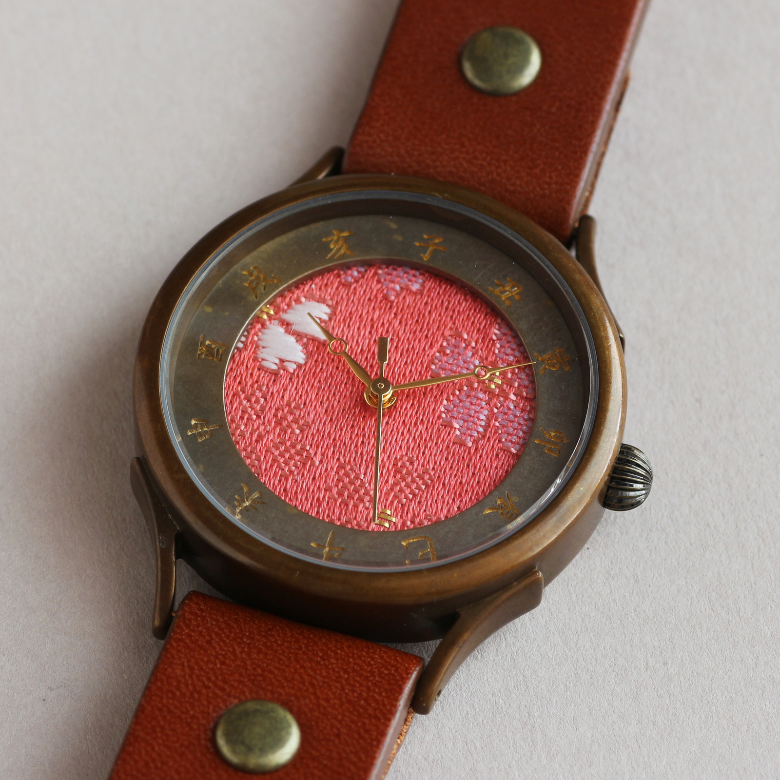 伝統工芸品　西陣織 赤 で作るハンドメイドウォッチ　干支インデックス　WJ001L-西陣織赤