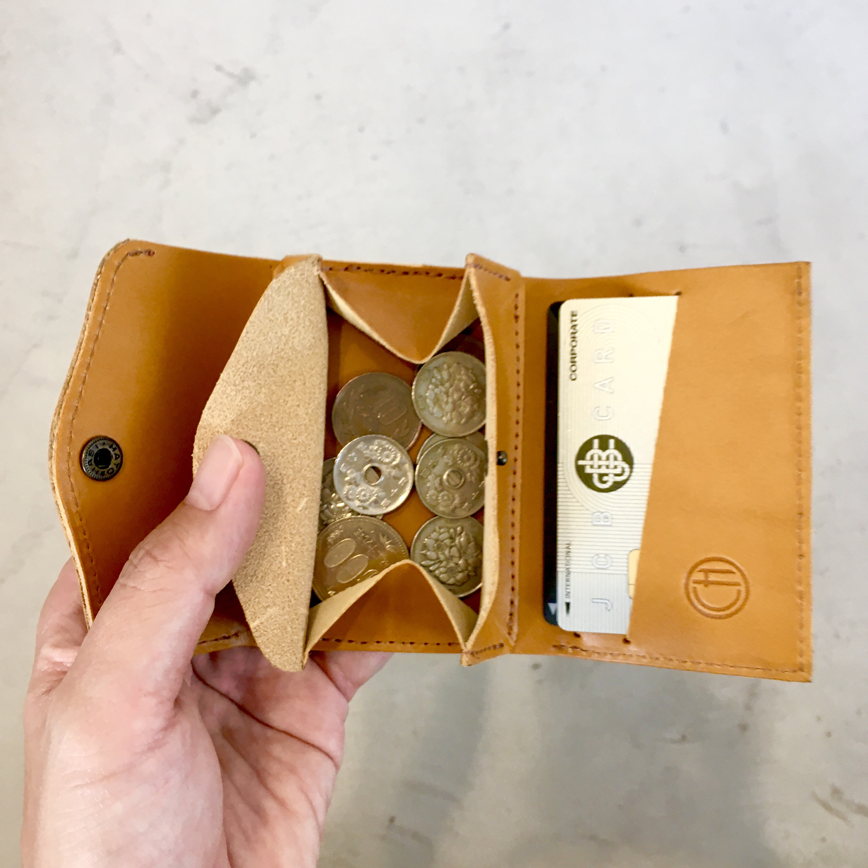 栃木レザー　ヌメ革の三つ折コンパクト財布　選べる無料or有料刻印【4色展開】