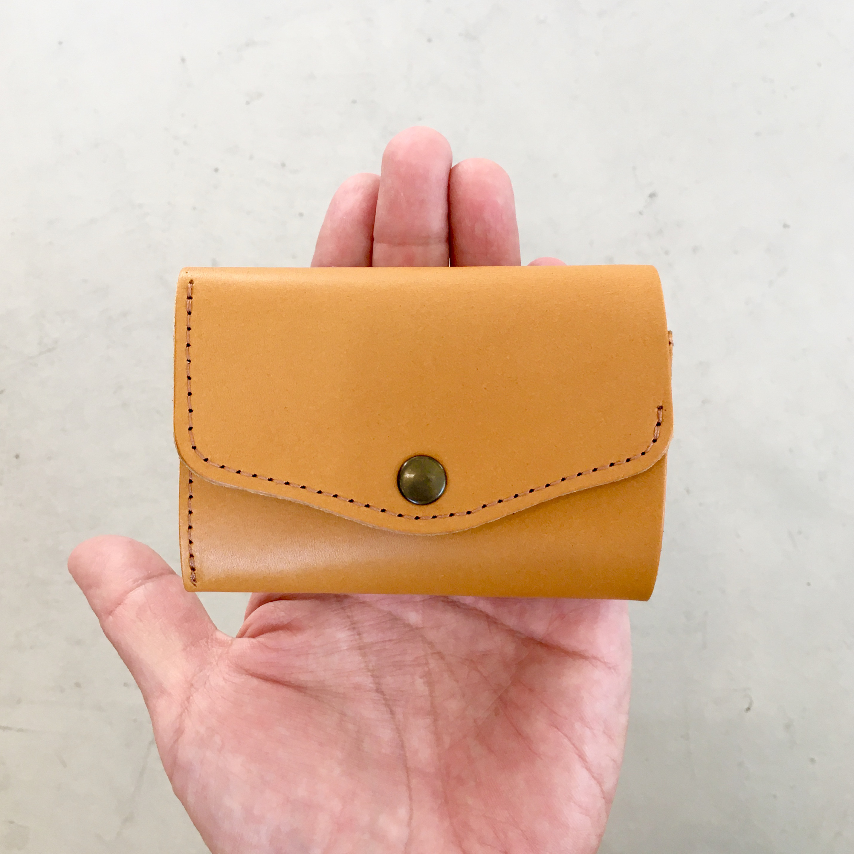 栃木レザー　ヌメ革の三つ折コンパクト財布　選べる無料or有料刻印【4色展開】