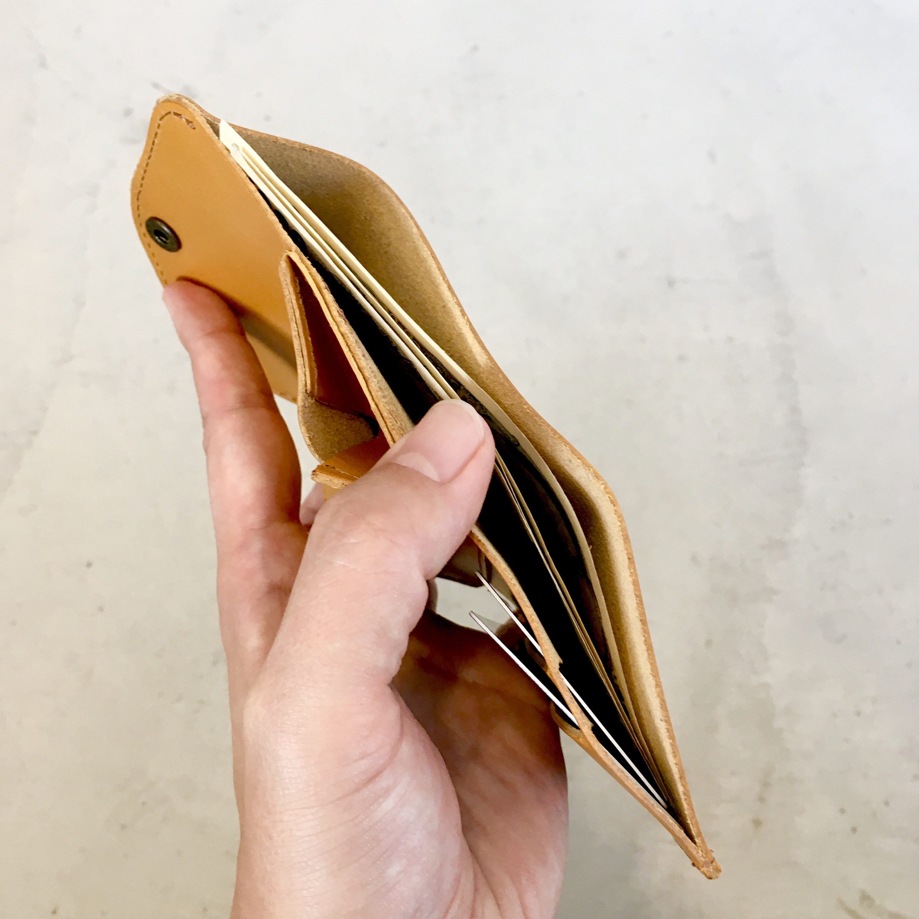 栃木レザー　ヌメ革の三つ折コンパクト財布　選べる無料or有料刻印【4色展開】