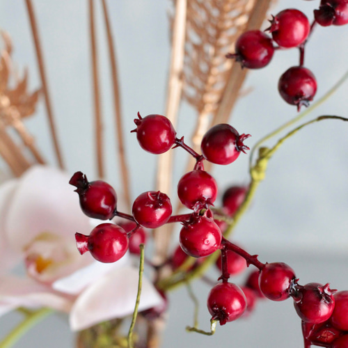 胡蝶蘭とゴールド麦とレッドベリー】｜アーティフィシャルフラワー