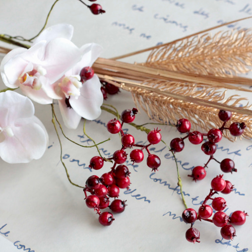 胡蝶蘭とゴールド麦とレッドベリー】｜アーティフィシャルフラワー