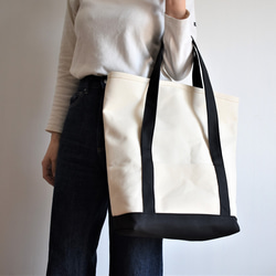 BEND TOTE BAG（キナリ×ブラック） 8枚目の画像