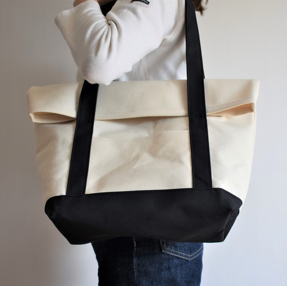 BEND TOTE BAG（キナリ×ブラック） 11枚目の画像