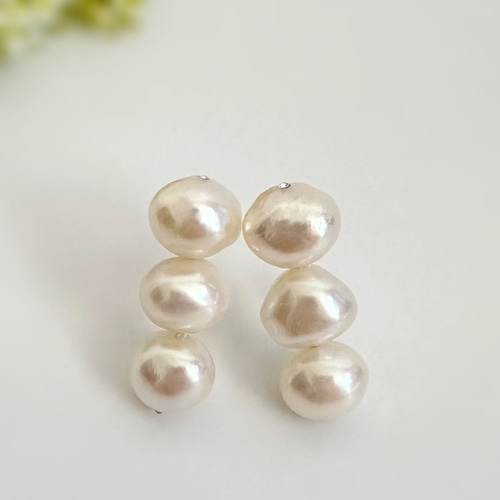 バロックパール 3連パール ピアス イヤリング ピアス（スタッド・一粒