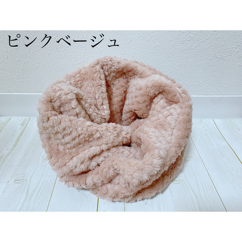 ハンドメイド ピンク スエード風 手の形マフラー・スヌード ハンドメイド ピンク スエード風 手の形マフラー・スヌード
