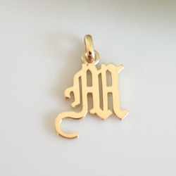 美品 courreges クレージュK18 ペンダントトップ イニシャルM 13fe8580b3a389c75d86f6753e43d4