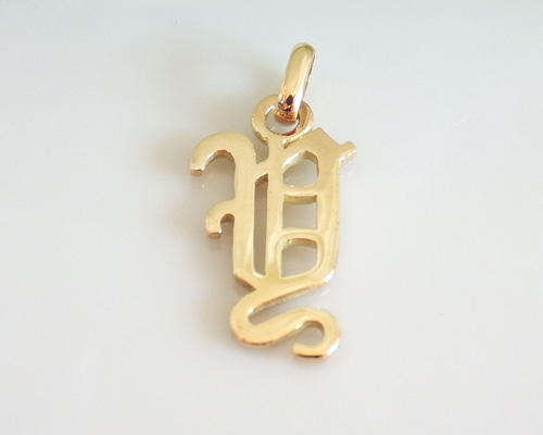 最後のお値下げ‼️18金ペンダントタップイニシャルMのみ 最後のお値下げ‼️18金ペンダントタップイニシャルMのみ 最後の