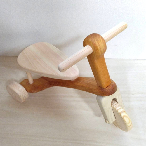 木の三輪車 おもちゃ・人形 あしがら丸太細工 通販 10731592｜Creema