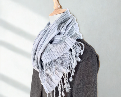 再販】フワフワカシミア 手織り大判ストール（グレイストライプ