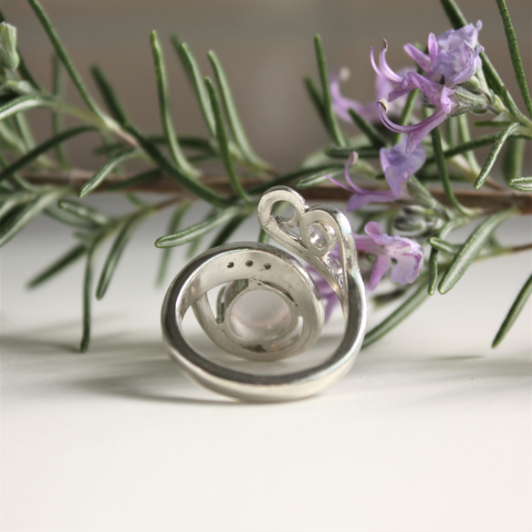 ローズクォーツの指輪 シルバー　フリーサイズ　淡いピンク　特別な日のリング 3枚目の画像