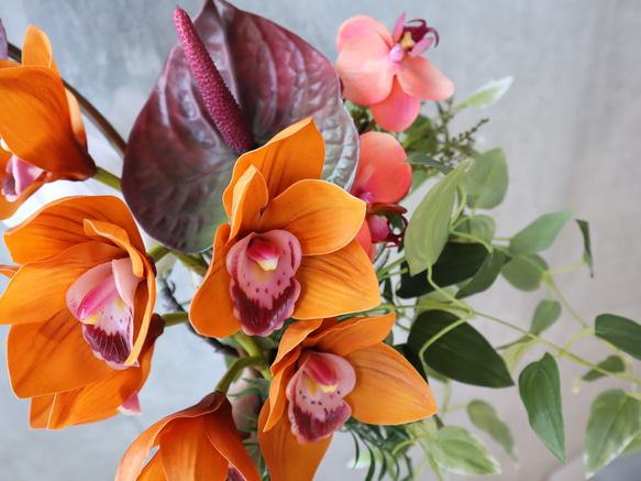 テラコッタやワインレッドのシックな海外花を細かく束ねた大人ブーケ♡ アーティフィシャルフラワー ウェディングブーケ 人気・おすすめ｜使いやすい・旅行におすすめ 品質保証 全国発送