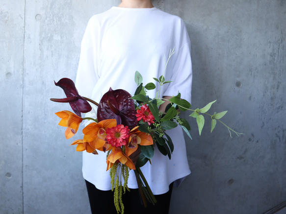 テラコッタやワインレッドのシックな海外花を細かく束ねた大人ブーケ♡ アーティフィシャルフラワー ウェディングブーケ 人気・おすすめ｜使いやすい・旅行におすすめ 品質保証 全国発送