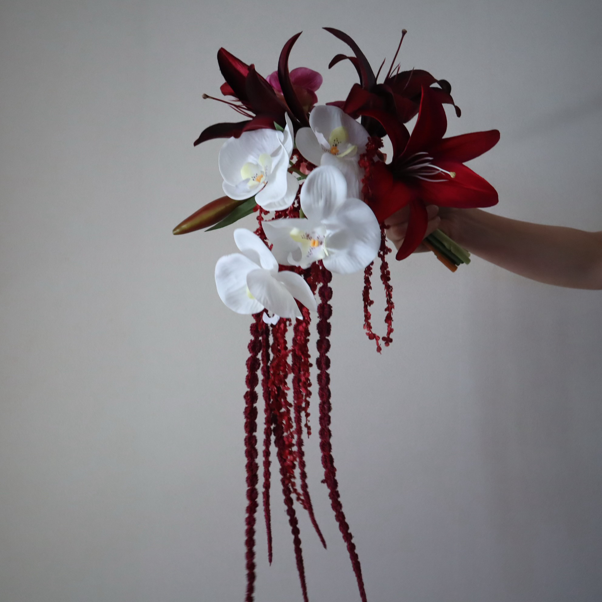 【人気】流れる動きが可愛いトレンドの横抱きブーケ♡ アーティフィシャルフラワー ウェディングブーケ