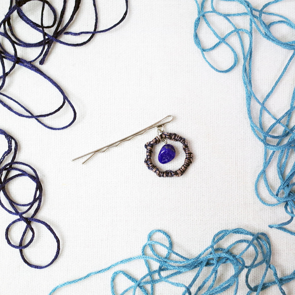 手編みヘアピン ツイスト紺色 青金石 ヘアアクセサリー 1枚目の画像