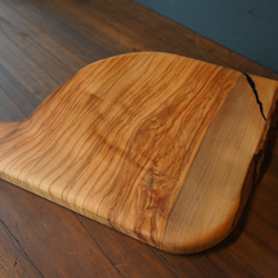 【木　皿　木製　食器】＃073　オリーブのカッティングボード　値引価格 / Olive Cutting Board 4枚目の画像