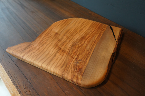 【木　皿　木製　食器】＃073　オリーブのカッティングボード　値引価格 / Olive Cutting Board 4枚目の画像