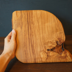 【木　皿　木製　食器】＃073　オリーブのカッティングボード　値引価格 / Olive Cutting Board 7枚目の画像