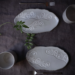 プレートＭ・ツタ・グレー デザート皿 フルーツ皿 アクセサリートレー 陶器  洋食器 ギフト 2枚目の画像