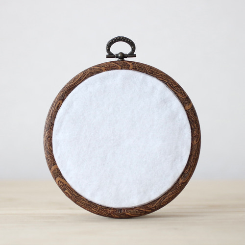 冬の猫とこたつ 手刺繍パネル ［受注制作］ タペストリー・壁掛け  