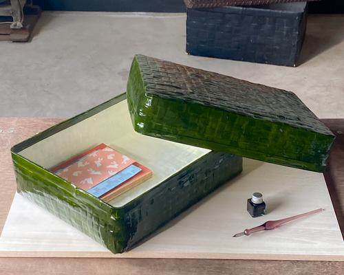 受注制作】野原竹細工 つづらの文庫箱 一閑張り よもぎ色 フリー