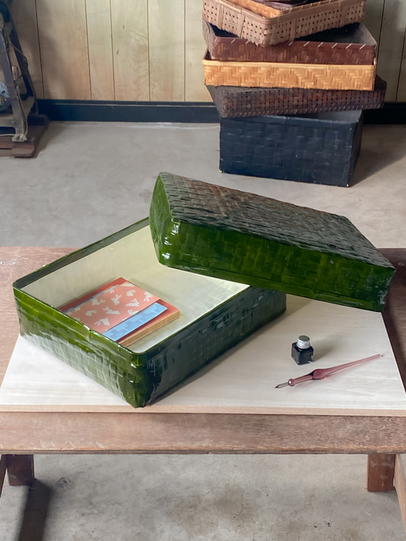 受注制作】野原竹細工 つづらの文庫箱 一閑張り よもぎ色 フリー