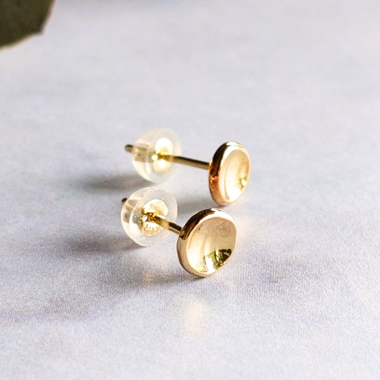 K18/Pt900　大人の普段着ピアス　くぼみ