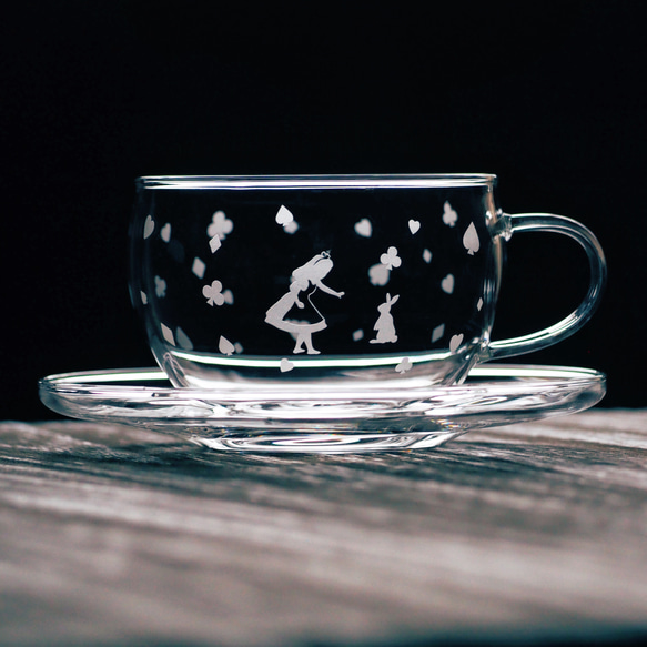 不思議の国のアリス アリス&ウサギ ガラス ティーカップ ソーサー付き 300ml 2枚目の画像