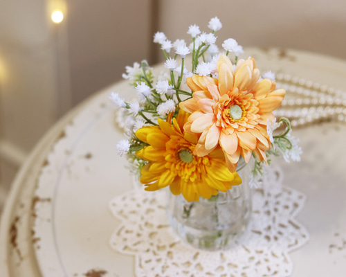 1年中楽しめる「ガーベラとグリーンのガラス器アレンジ」Creema限定