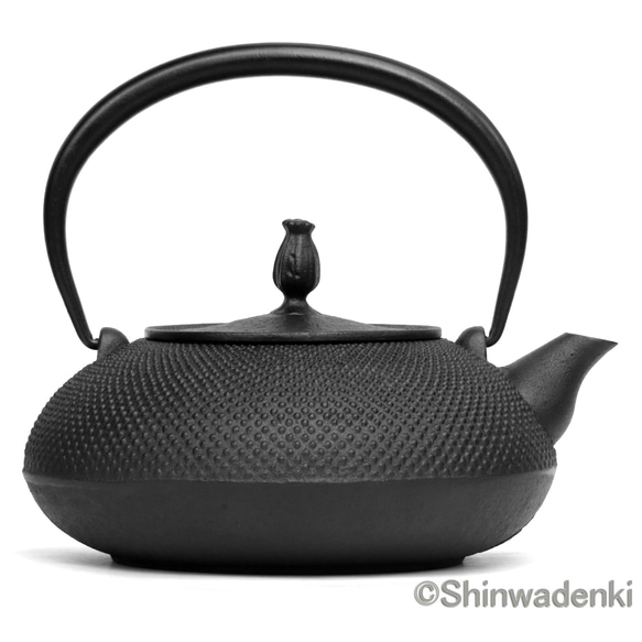 お取り寄せ】南部鉄器 鉄瓶 平丸アラレ（黒・鉄蓋）1.2L 内面素焼き