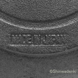 南部鉄器 鉄瓶 平丸アラレ（黒・鉄蓋）1.2L 内面素焼き・酸化被膜仕上 日本製 ガス・100V/200V IH対応 10枚目の画像
