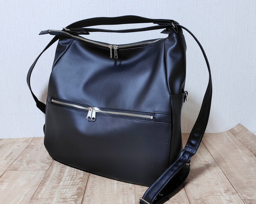 未使用級✨フルラ 現行 リュック アーチロゴ 2way カデナ レザー 黒 SummerSALE開催! 8/9～8/18 10時迄!】Furla フルラ ロゴ