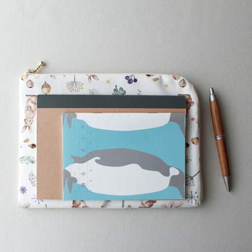 受注製作】うさぎの母子手帳ポーチ マルチポーチ/通帳ポーチ/旅行