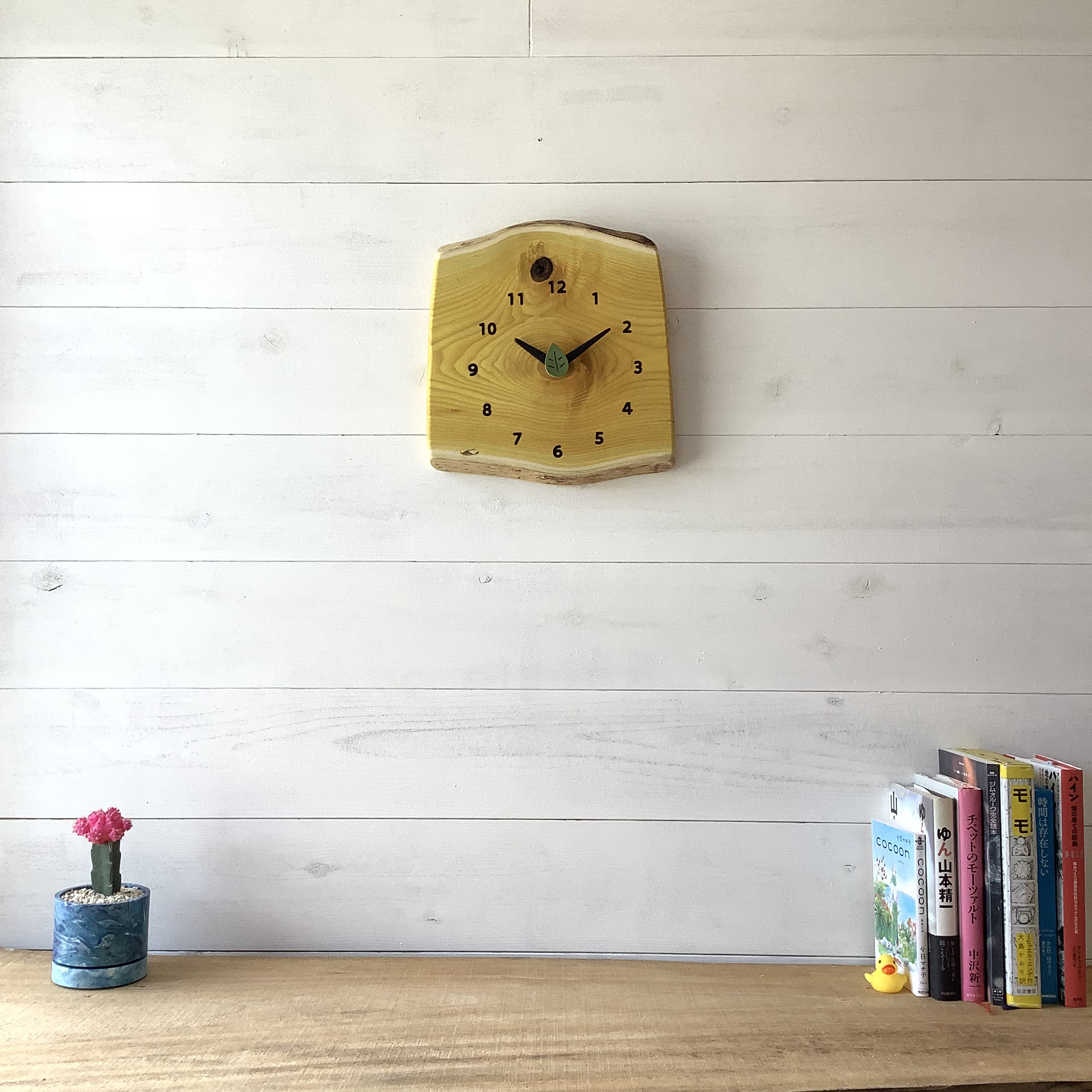 ウルシ　森の掛け時計　漆 8,030円