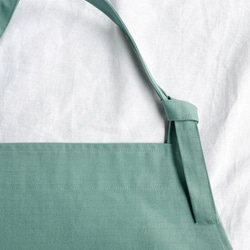 【オフホワイト】ひとりで着れるシンプルなキッズエプロン　子供エプロン　エプロンセット　三角巾　巾着袋 12枚目の画像