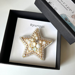 星のビーズ刺繍ブローチ☆ミディアムサイズ ブローチ beads 星のビーズ刺繍ブローチ☆ミディアムサイズ ブローチ beads