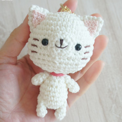 一緒にお出かけ行こうよ♡白猫さんキーホルダー あみぐるみ 猫