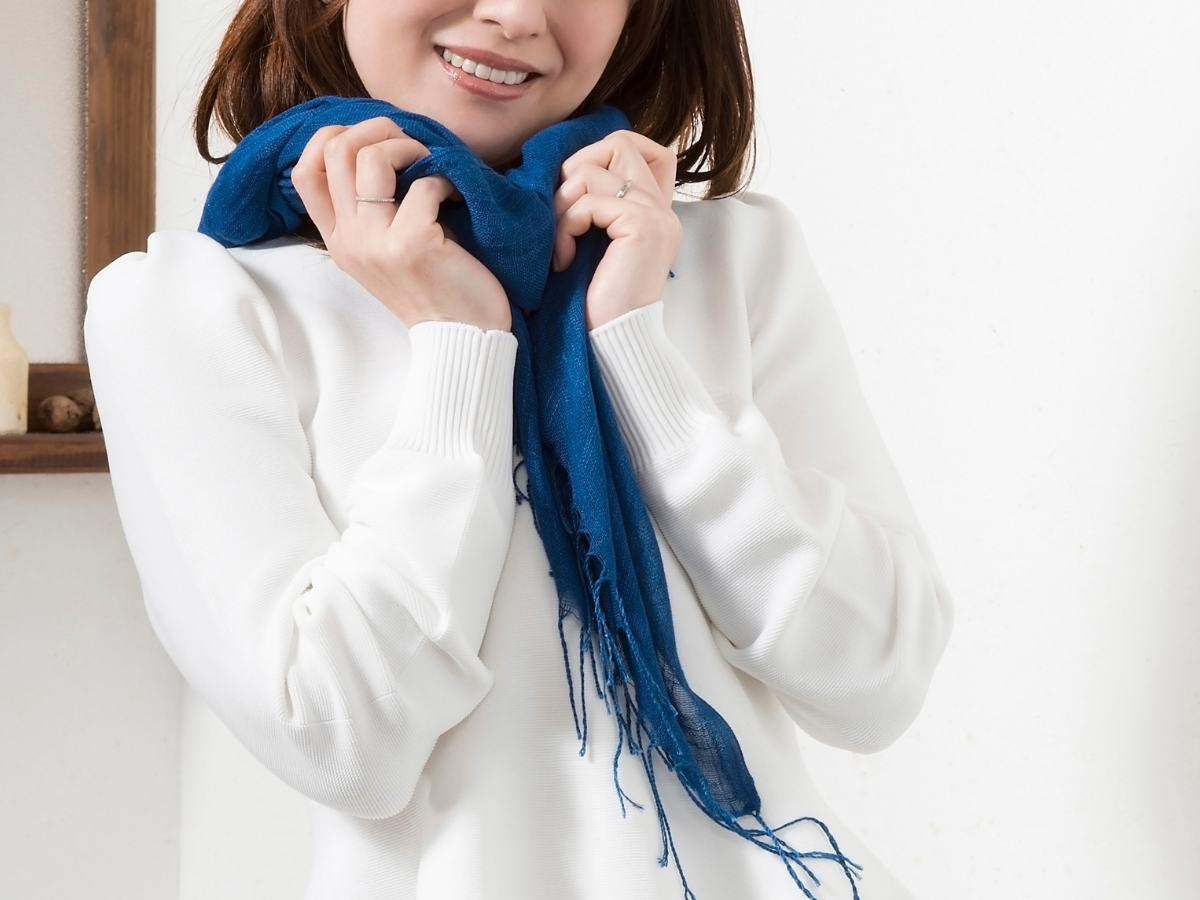 天然インディゴで染めたボタニカルストール（基準色）