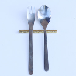 鎚目模様の真鍮カトラリーレスト［　slim　］ 5枚目の画像