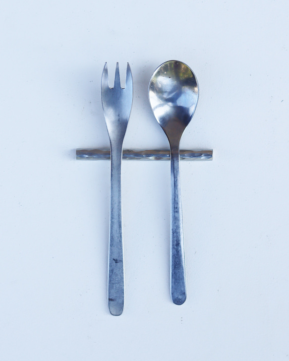 鎚目模様の真鍮カトラリーレスト［　slim　］ 8枚目の画像