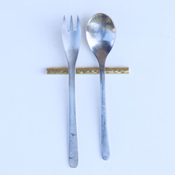 鎚目模様の真鍮カトラリーレスト［　slim　］ 7枚目の画像