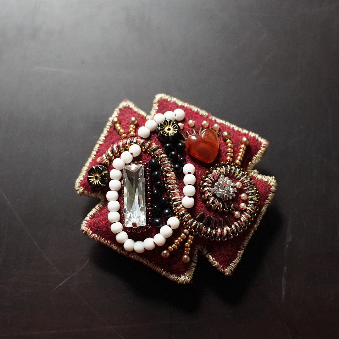 クロスのブローチ 6