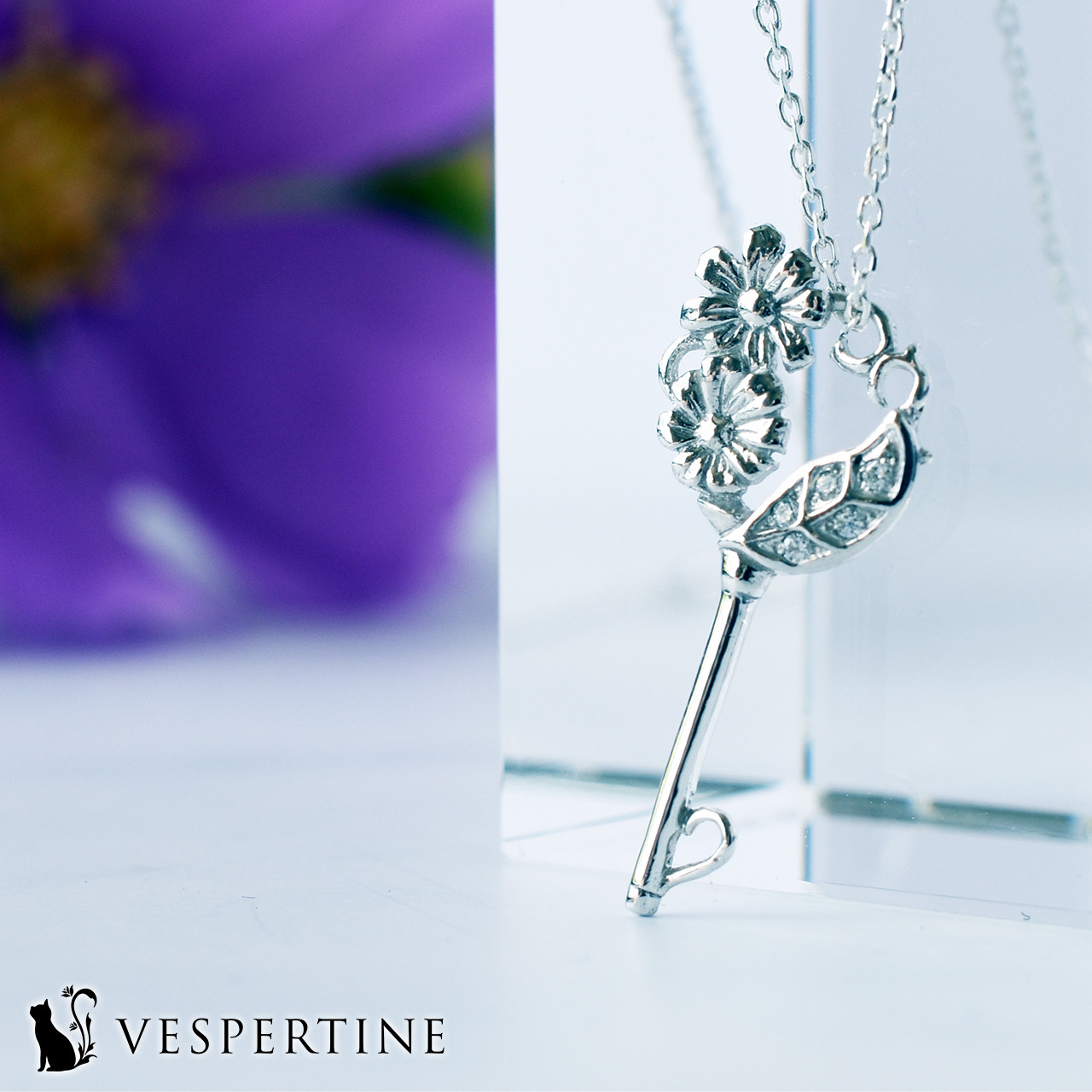 コスモス：秋の花と幸運を呼ぶ鍵のモチーフ：スワロフスキー：ネックレス、シルバー：女性へ誕生日プレゼント、母の日 12,600円