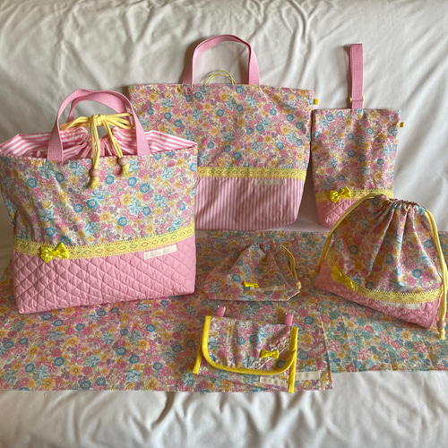 ハンドメイド＊リボンのお弁当袋ランチョンマット＊いちご・ピンク×ピンク水玉 ハンドメイド＊リボンのお弁当袋ランチョンマット＊いちご・ピンク