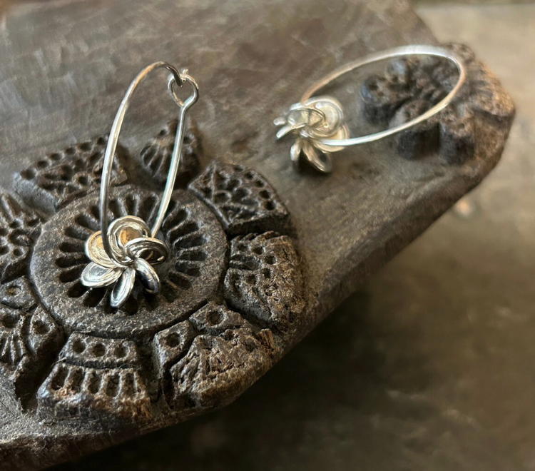 fuu　花びら　シルバーフープピアス