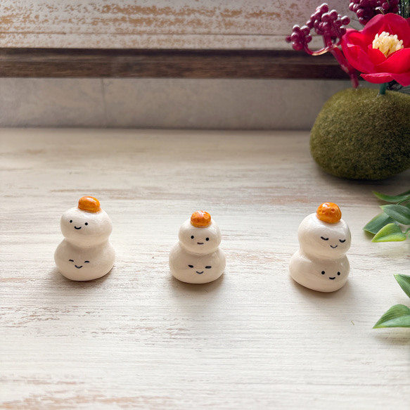 【再販】鏡餅ちゃん 置物/正月 陶器 季節もの 冬 鏡もち【1個売り】 3枚目の画像
