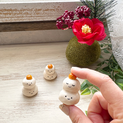 【再販】鏡餅ちゃん 置物/正月 陶器 季節もの 冬 鏡もち【1個売り】 2枚目の画像